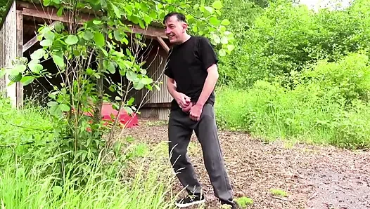 Azgın esmer açık havada amını parçalatıyor