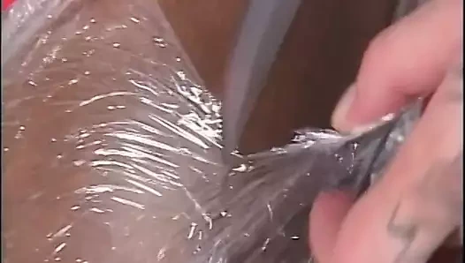 Azgın beyaz adam seksi zenci hatunu sikiyor ve göğüslerini dölletir