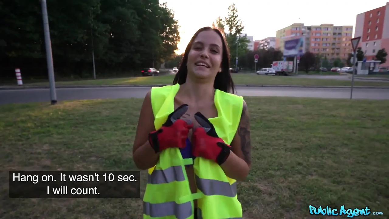 Public Agent - Petite Cutie Picking up Trash, but It Turned Out Jennifer Mendez Stops for a Quicky