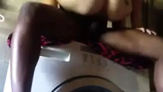 fahişe sürme horoz üzerinde çamaşır makinesi