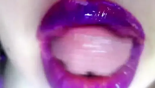 Tatlı dudaklarım iradeni eritiyor