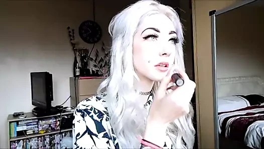 Uzun tırnaklar ve makyaj