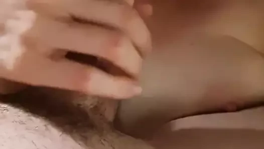 Beni göğüslerine sikiyor