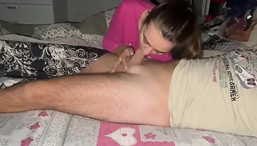 Aldatılan koca karısını en iyi arkadaşıyla şaşırtıyor