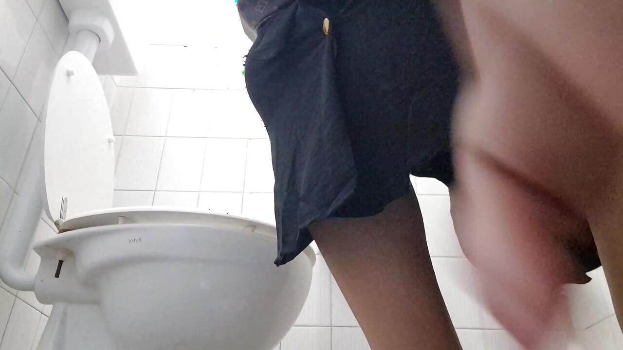 Küfr Dolu Kamu Tuvaleti