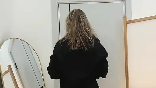 Evde striptiz yapmayı seviyorum