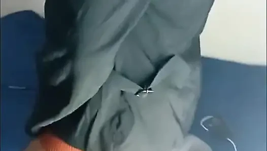 Odadaki Sır: Kız Arkadaşımın Kız Kardeşi Her Şeyle Oturmak İstedi