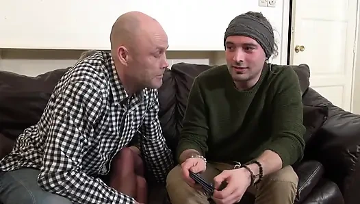 Kirli sahne-1 büyük memeli götlü sarışın orta yaşlı seksi kadın tara spades evde üvey oğlunu sikiyor