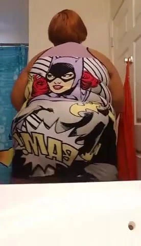 İri güzel kadının göğüsleri ve götü