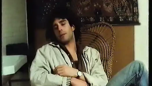 Helen mirren banyoda, üstsüz ve kıllı