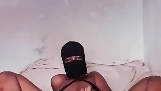 Islak sıkı amcık dildoyla sikiliyor