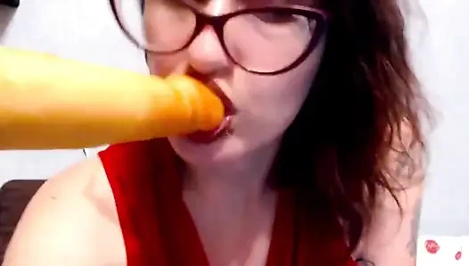 Ateşli kız büyük yarağını emiyor