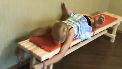 sarışın kız bağlı için tezgah