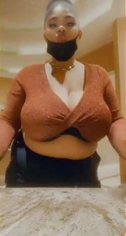 güzel siyah memeler