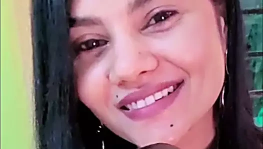 Instagram canlı yayında sikişmek için Nivisha yüz ifadesi.