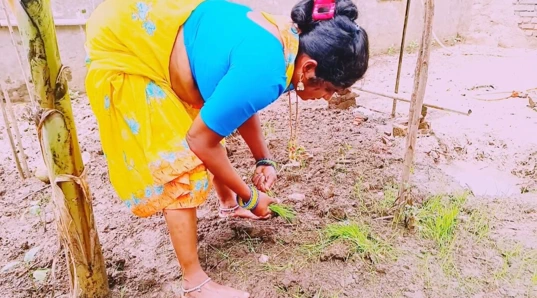 Villege teyze sahibini sikiyor. Telugu edepsizce konuşuyor. Telugu edepsizce konuşuyor.