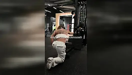 TIKTOK KAZASı 18 YAŞıNDAKI CANLı YAYıN SıRASıNDA KREMSI AMCıĞı SıZDıRıYOR