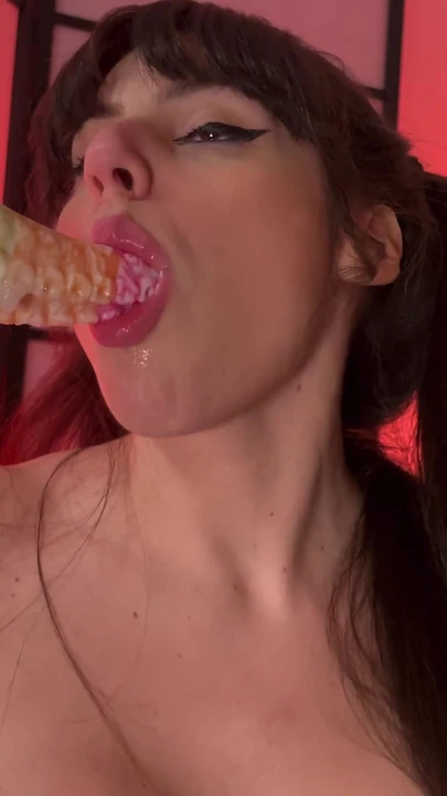 Göte tapma ve sert anal w/bad ejderha oyuncağı