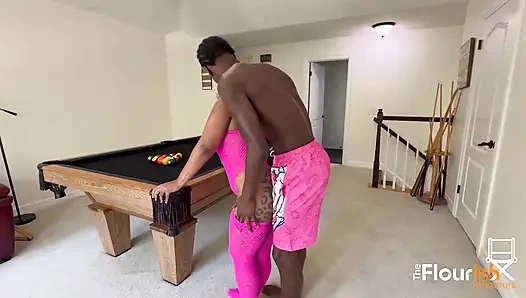 Phantom Strokes ve Mochi bilardo salonu seks oyunları