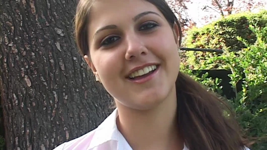 Yaşlı bir adamla randevuya çıkıyor ve hemen sikiliyor!