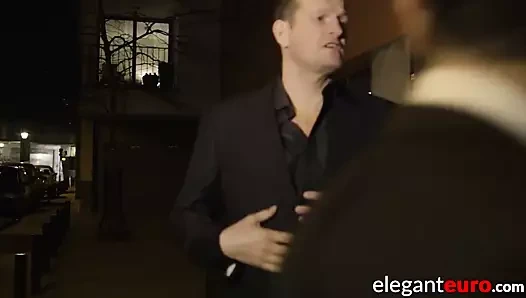 Büyüleyici euro milf patronu ne bir sürtük gösterir