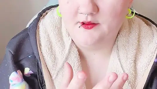 Bakış açısı rol yapma oyunu oynarken dev göğüsleri teşhir ediyor