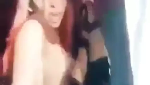 Romanca danseaza goala pe manele