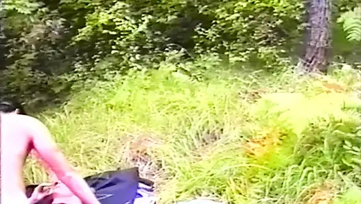 Şöminenin sıcaklığında iyi bir oral seks yapın