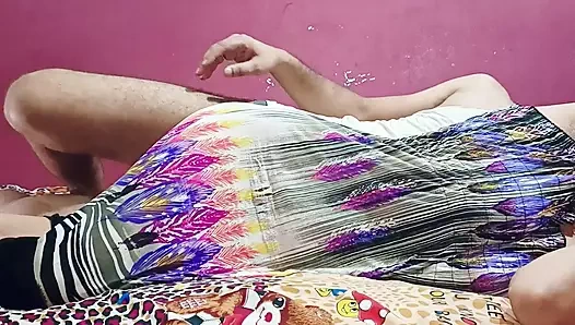 Üvey kız kardeş üvey erkek kardeşiyle aynı yatağı paylaşıyor