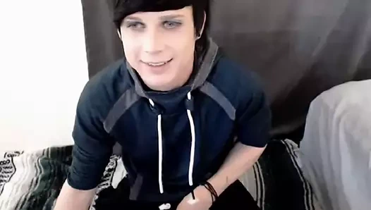 Utangaç femboy gösterileri kapalı onu cns penis