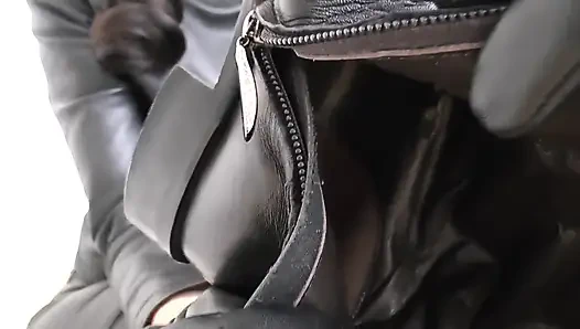 Üvey teyzemin deri ayaklarını ve deri çizmelerini kokluyor bakış açısı