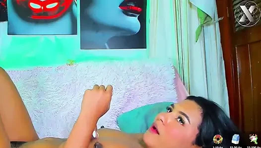 Sinemada eteğin altına dil düşüyor kimse bizi görmüyor