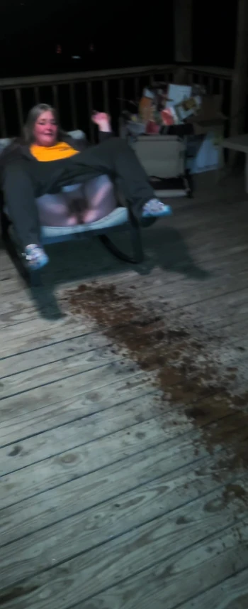 Hoping my neighbors don't see me squirting that's hot and steamy 💦