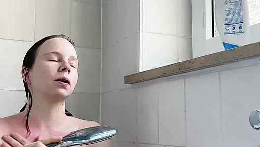 Duşta benimle yakın görüş