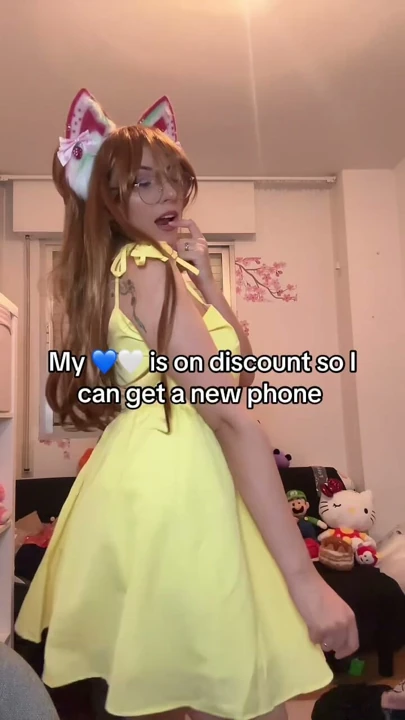 Tatlı cosplay bebeği