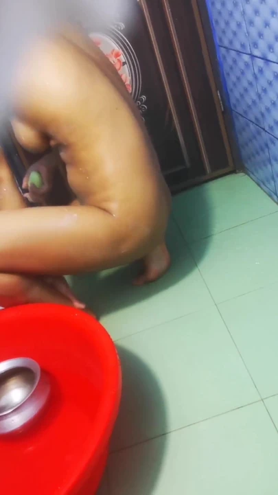 Ключевой момент из "видео в душе, ей нужно трахнуть ее киску большой"