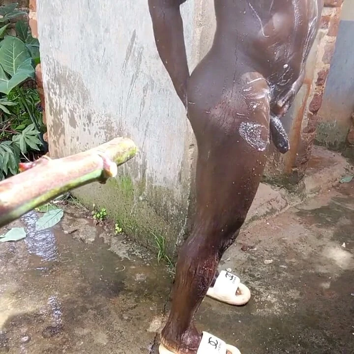 Açık havada duş geniş boşalmalar alıyor