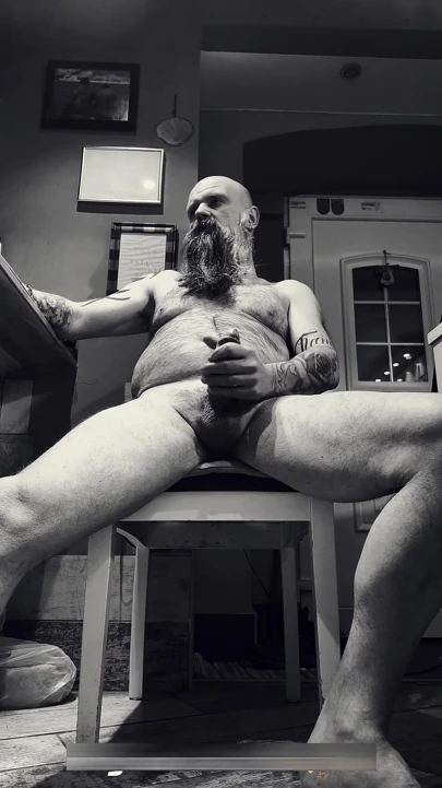 Azgın, porno izliyor ve mastürbasyon yapıyor