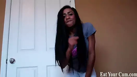 Cum üzerinde benim sevimli ayaklar ve yalamak onları temiz cei