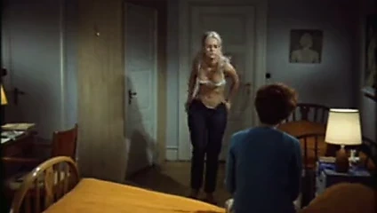 Uden en travesti lezbo sahnesi