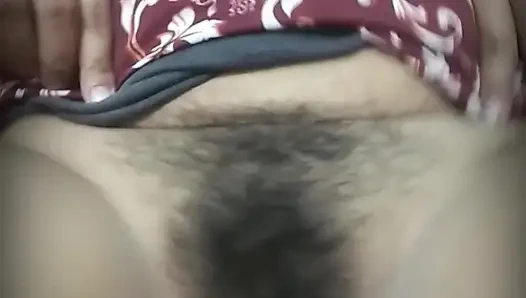 Üvey teyze amcık dölü sikilmeye hazır