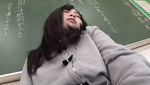 Sürtük alır klitoris ovuşturdu ile bir yapay penis önce bir sikme