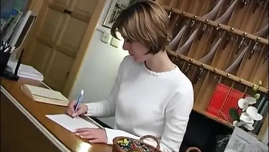 Siyah çoraplı sürtük Euro Monika anal seks