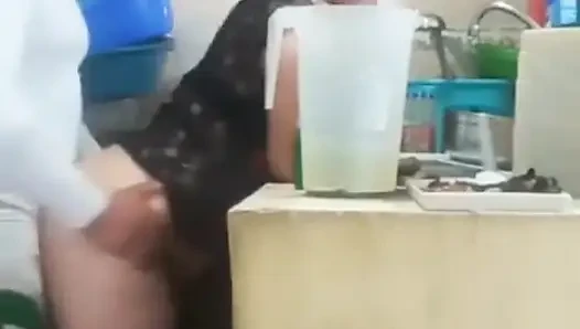 Hizmetçi patronu tarafından sikiliyor, karım neredeyse bizi yakalıyor