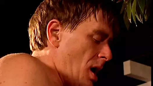 Ateşli bir sert beceriyor oturum seviyor