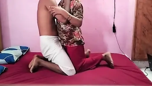 Tamil kız ilk kez emiyor