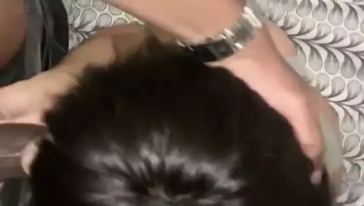 onu emiyor ve sikiyorum