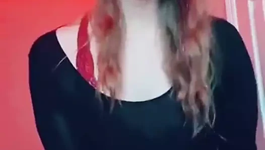 Tiktoker brynn orman onu seksi kıçını gösteriyor