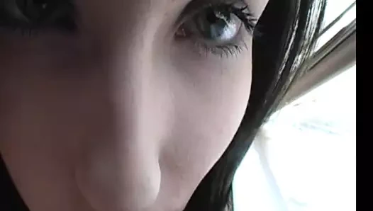 Güzel kız yüzüne bak ve tahrik edici oturumu yap