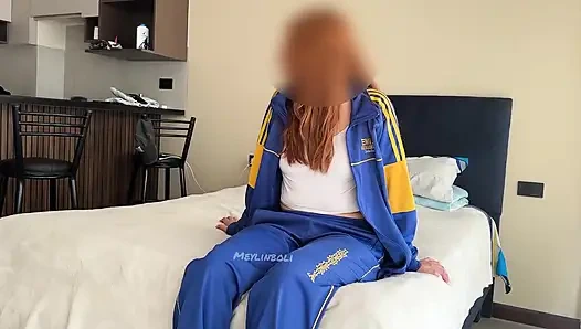 Hıristiyan üniversite öğrencisi erkek arkadaşını emmeyi öğreniyor ve bunu profesyonel bir enayi gibi yapıyor